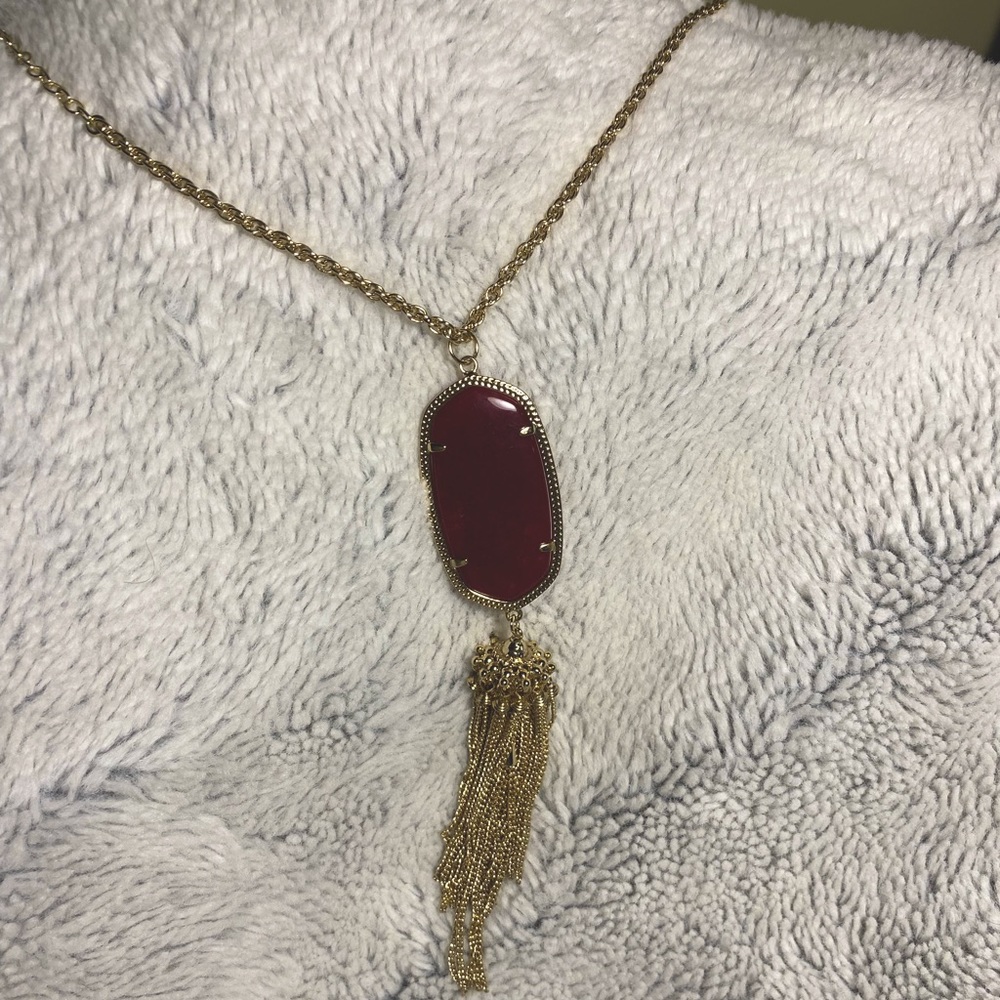 KENDRA SCOTT Rayne Gold Long Pendant Necklace in Maroon